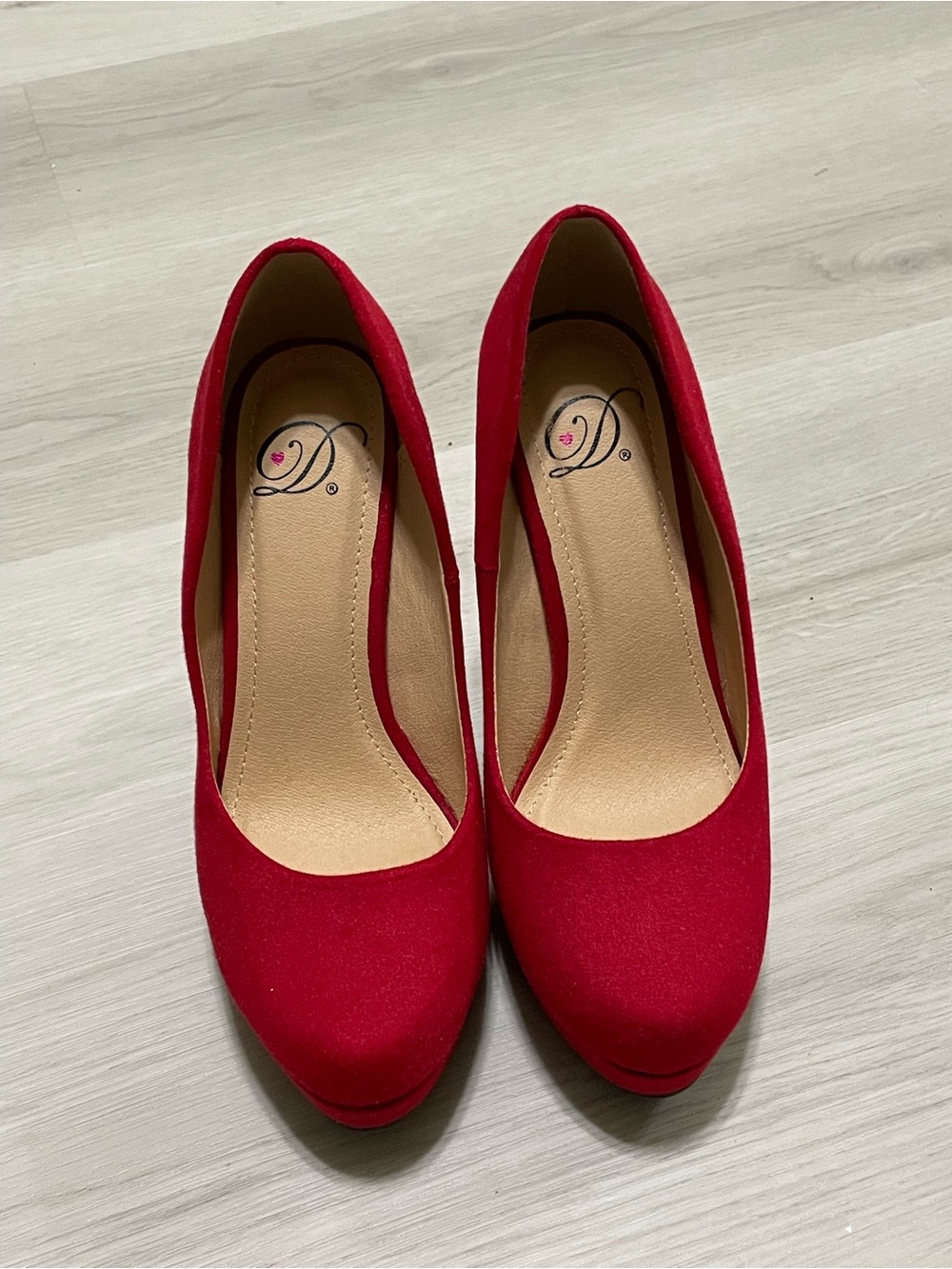 Red Women's Classic Round-Toe Pumps